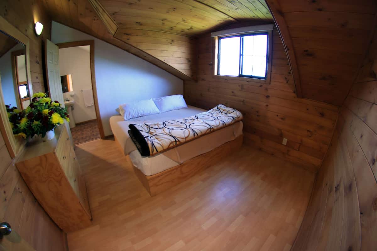 Family Cabin, 2 Bedrooms | Bed sheets