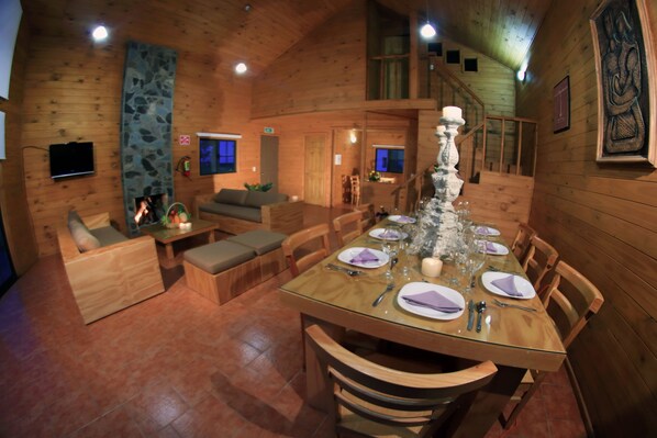 家庭小屋, 非吸煙房 (1 king bed) | 房內用餐區