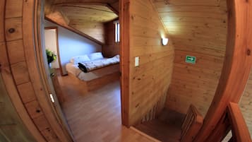 Family Cabin, Non Smoking (1 king bed) | Bed sheets