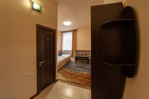 Deluxe-Doppel- oder -Zweibettzimmer | 1 Schlafzimmer, Schreibtisch, laptopgeeigneter Arbeitsplatz