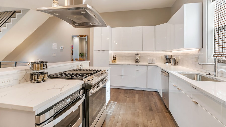 4BR Modern Townhouse in Mid City
