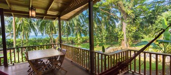 Beachfront Villa Seabreeze with AC & Pool