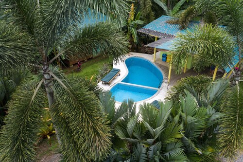 Beachfront Villa Seabreeze with AC & Pool