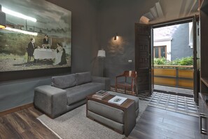 Svit Design (2) | 1 sovrum, individuell inredning, unika möbler och skrivbord