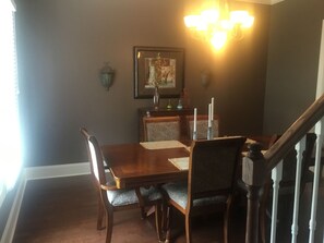 Dining - Beautiful Home close to campus (Oxford)