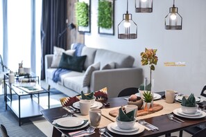 Dining - One Residence 2R2B 4pax 1CP Near Sunway Velocity Kuala Lumpur KLCC @ Makeshome (Chan Sow Lin)