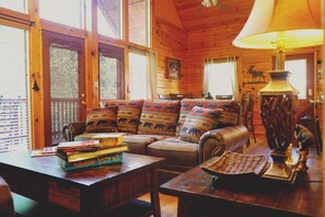 Smart TV, caminetto, videogiochi, lettore DVD