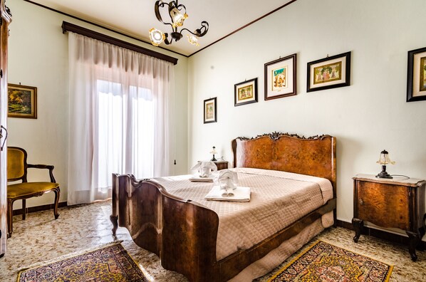 5 chambres, fer et planche à repasser, Wi-Fi gratuit, draps fournis