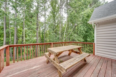 Mighty Mansion w/3,300 SF - 9 mins to Downtown + NCSU. 8 Beds Great for Groups!