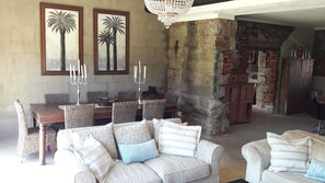 Fireplace, table tennis, books - Flitwick Ranch, D630, Swartberg, KwaZulu-Natal, 4710 (Swartberg)