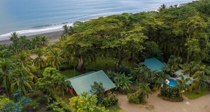 Beachfront Villa Starfish with AC & Pool