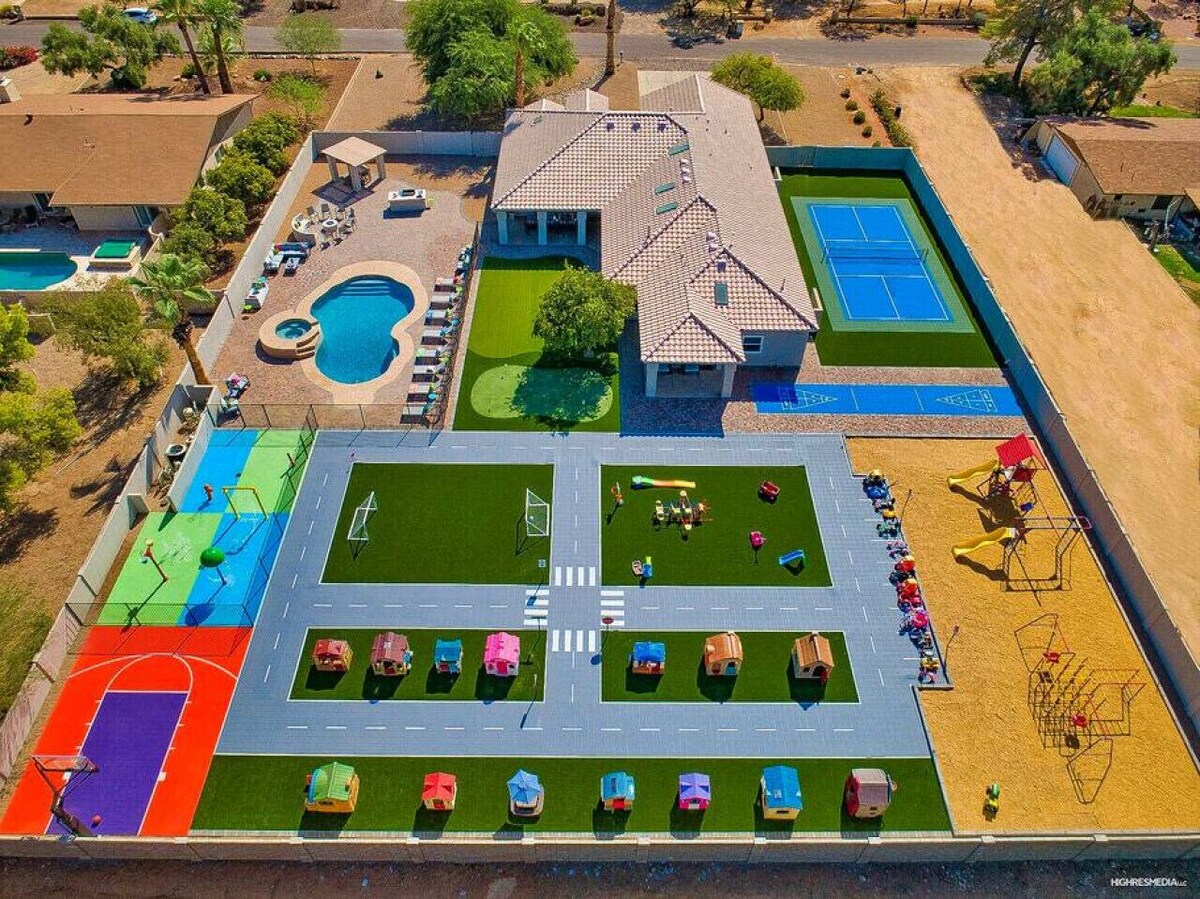 #1 BEST FAMILY FRIENDLY HOUSE *KIDS & ADULTS* WOW