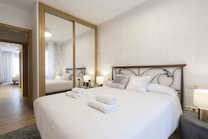 2 bedrooms, iron/ironing board, free WiFi, bed sheets
