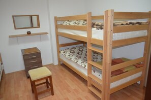 Habitación familiar | Cunas gratuitas, wifi gratis y ropa de cama 