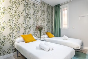 2 slaapkamers, een strijkplank/strijkijzer, gratis wifi