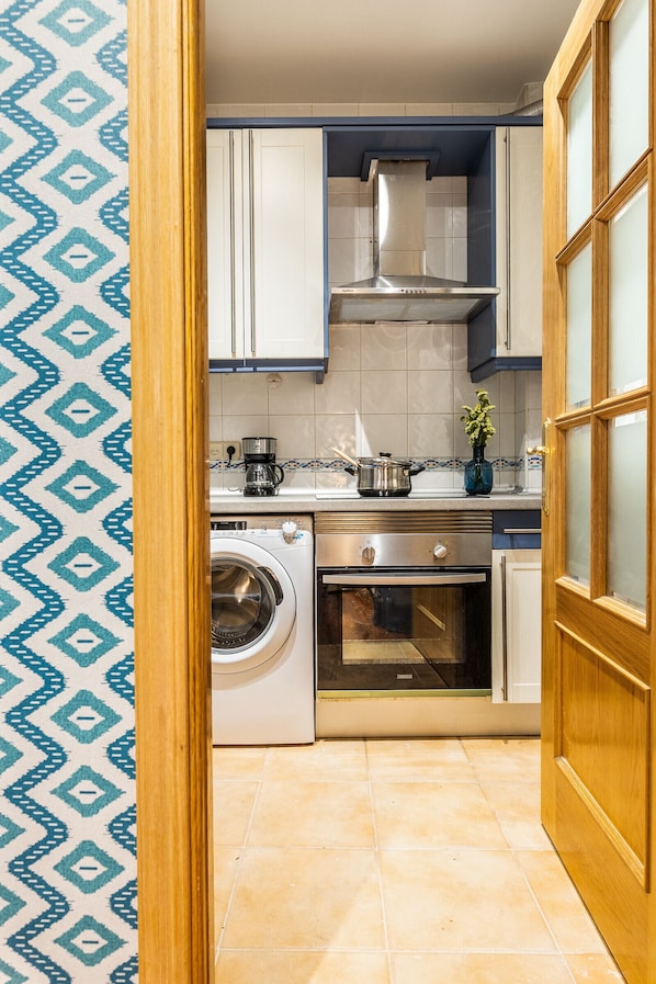 Frigorifero, microonde, forno, macchina per tè/caffè