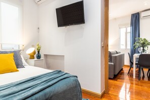 1 slaapkamer, een strijkplank/strijkijzer, gratis wifi, beddengoed