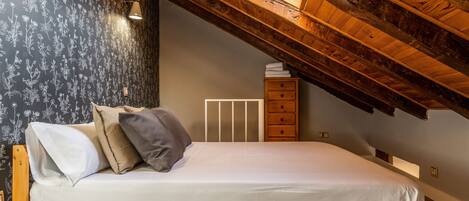 1 slaapkamer, een strijkplank/strijkijzer, gratis wifi, beddengoed