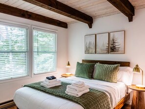 7 habitaciones, tabla de planchar con plancha y cuna de viaje 