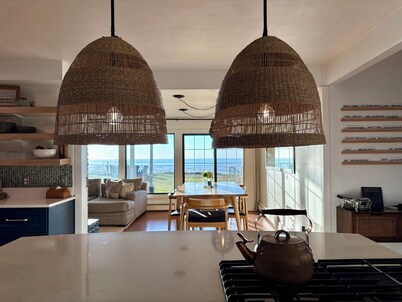 ★ Endless Lake Michigan. Cozy & Spacious Getaway with hot tub!