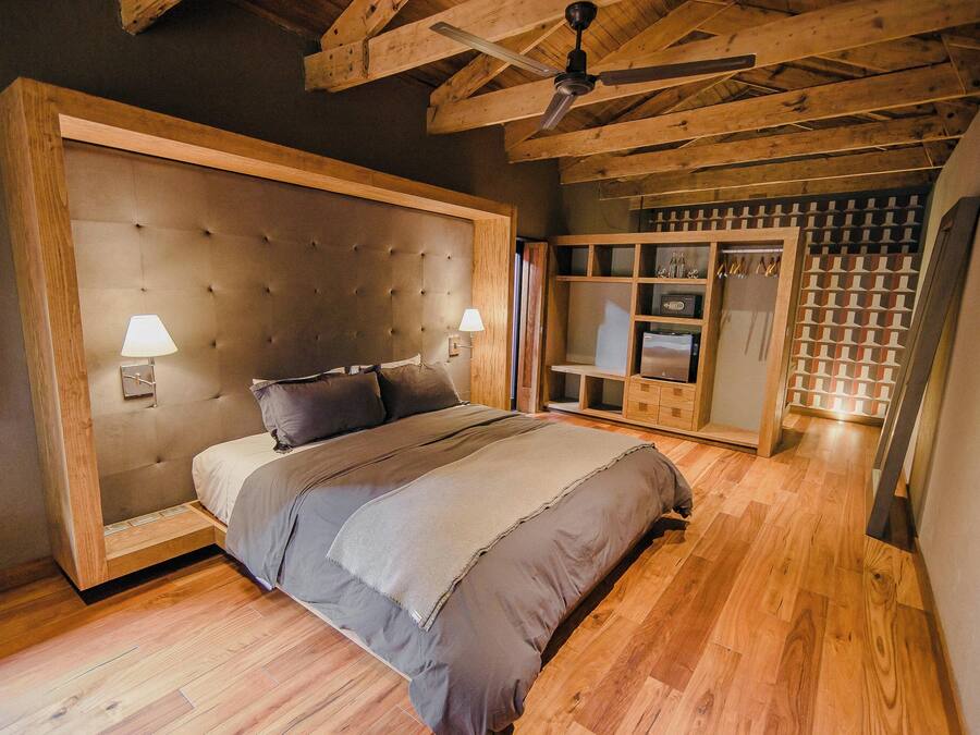 Design Room 1 | Premium bedding, down comforters, minibar, in-room safe