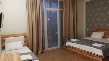Comfort Triple Room | Select Comfort beds, free WiFi