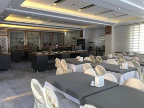 Breakfast, lunch and dinner served - Ege Termal Otel (Denizli)