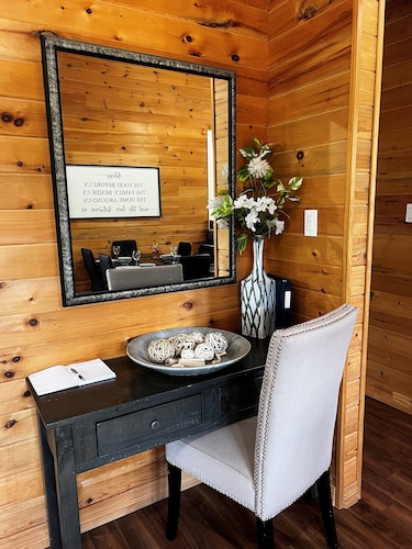 Cozy 3BR cottage on 100acres with hiking trails, firepit, woodstove & sauna