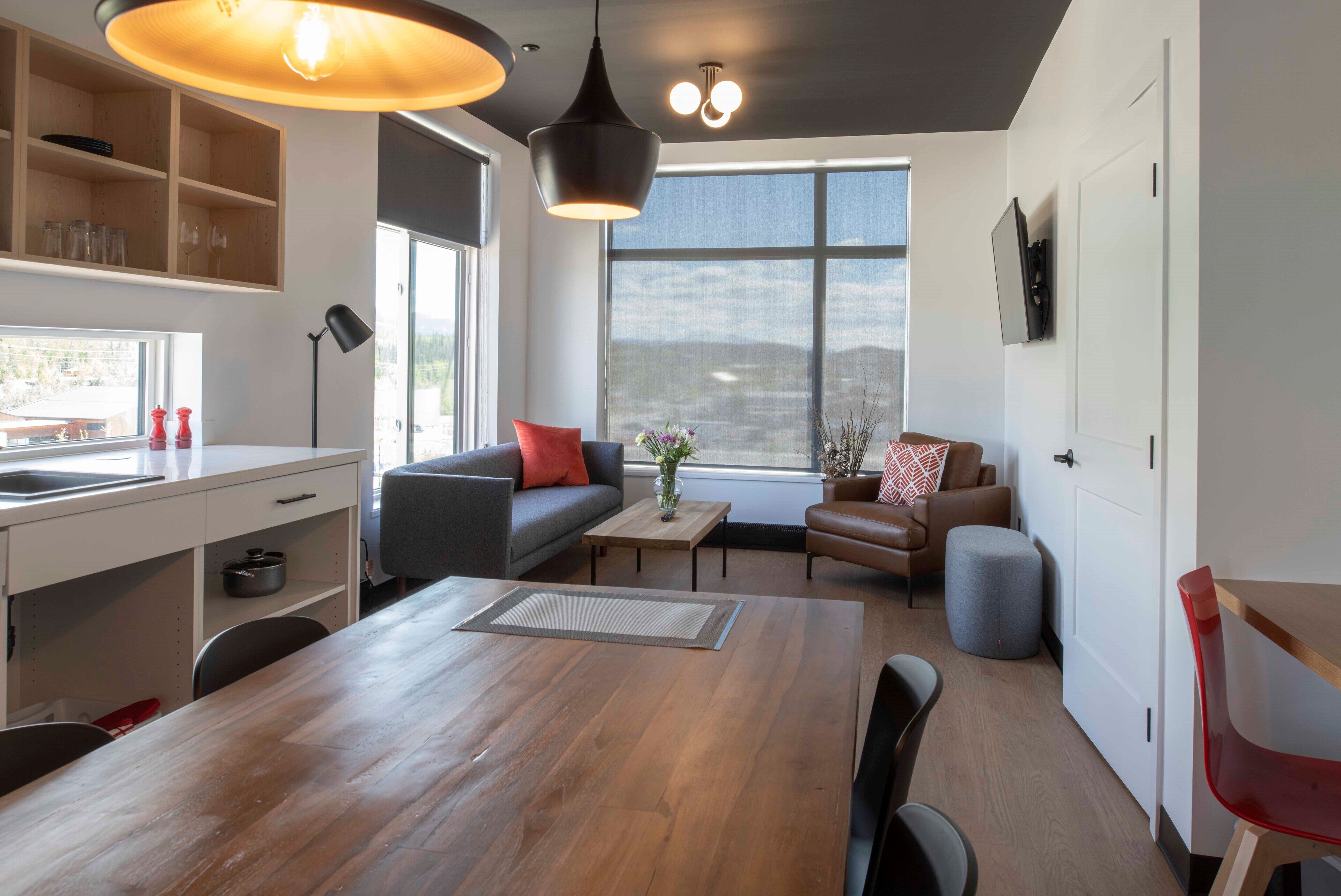 deluxe apartment, 2 bedrooms | 1 bedroom, desk, laptop workspace, soundproofing