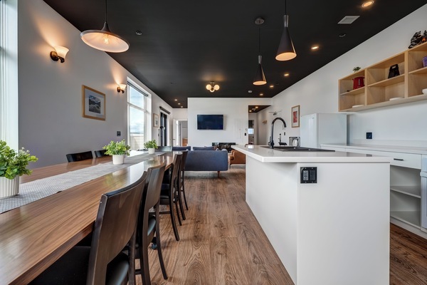 Presidential Apartment, 2 Bedrooms | Desk, laptop workspace, WiFi (free), bed sheets