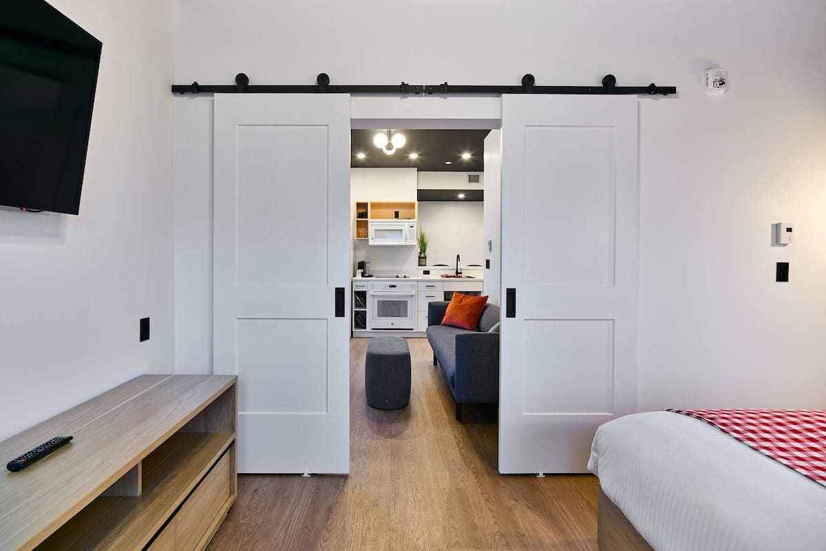 1 Schlafzimmer, Schreibtisch, laptopgeeigneter Arbeitsplatz