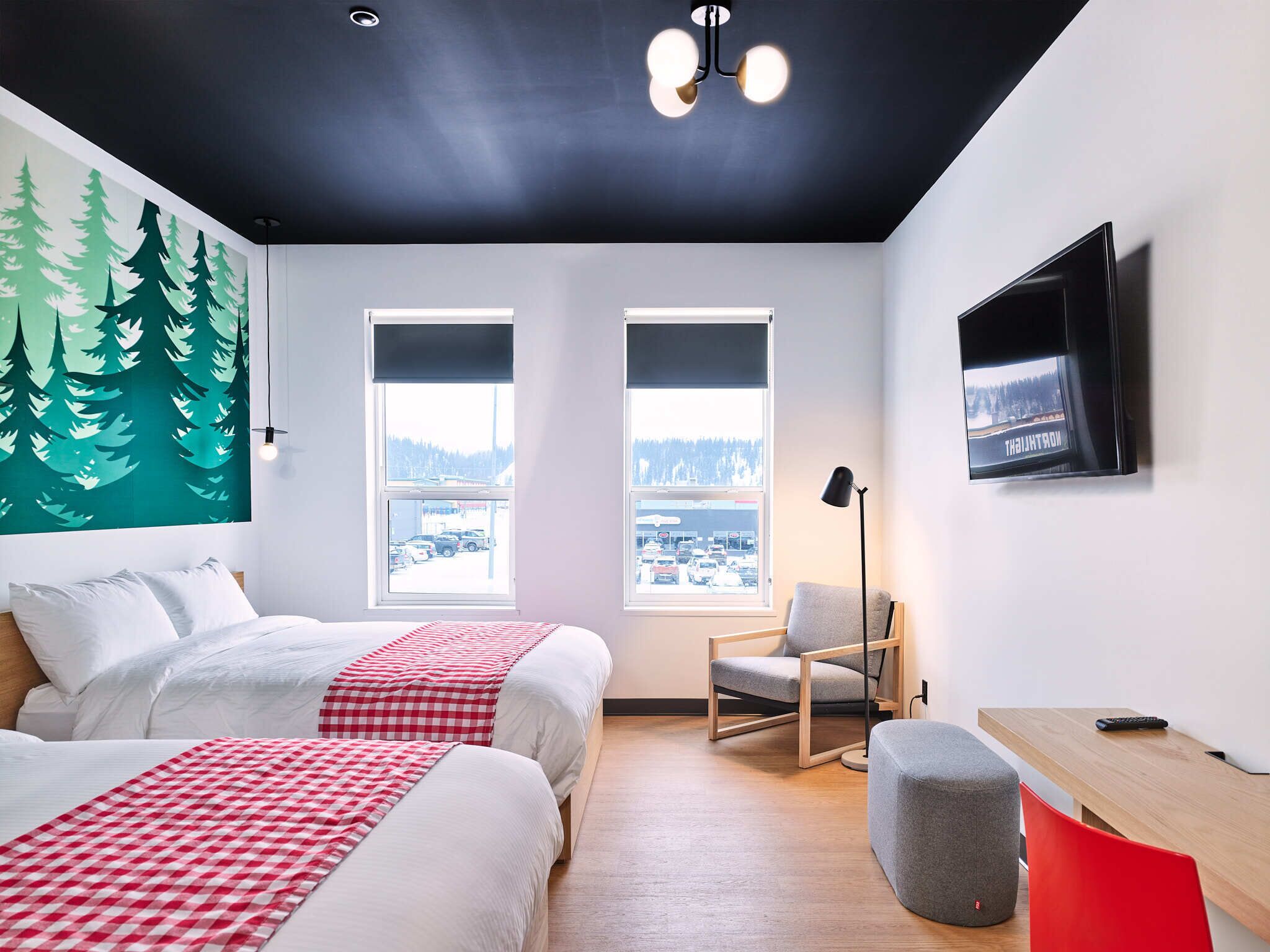 1 bedroom, desk, laptop workspace, soundproofing