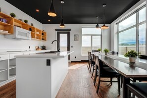Presidential Apartment, 2 Bedrooms | Living area | 43-inch LED TV with cable channels, TV - Raven Inn Whitehorse (Whitehorse)