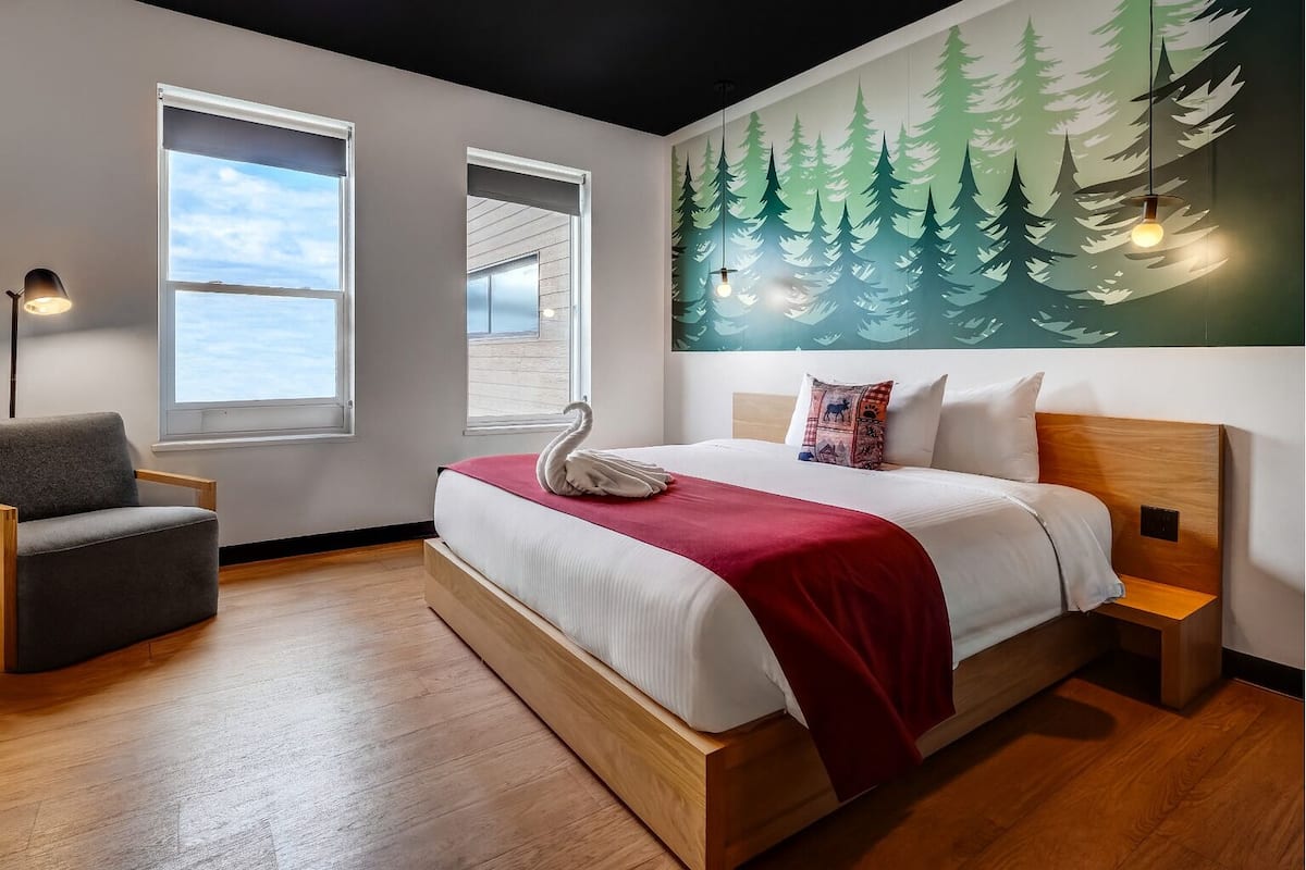 Habitación Deluxe, 1 cama King size | 1 habitación, escritorio y espacio para trabajar con laptop