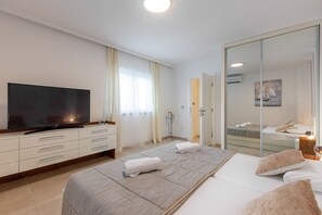 2 Schlafzimmer, Zimmersafe, Bügeleisen/Bügelbrett, Reisekinderbett