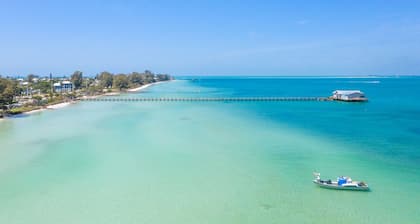 Anna Maria Island Bungalow with Pool! Across the street from Beach, near Pine Av