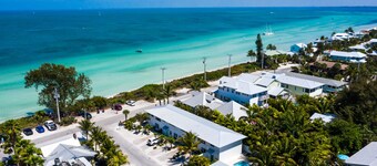 Anna Maria Island Bungalow with Pool! Across the street from Beach, near Pine Av