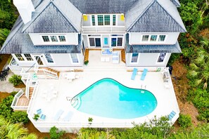 المنشأة من الخارج