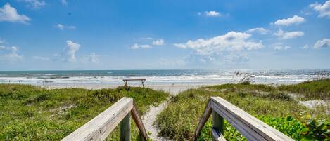 Solsenger og strandhåndklær
