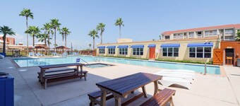 Relaxing , Great Location, 3 Minute Walk To The Beach 2 Bedroom Condo by RedAwning