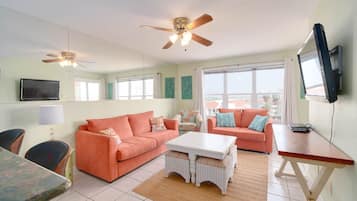 Leilighet, 2 soverom | Oppholdsområde | Flatskjerm-TV