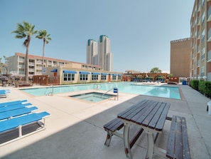 Condo, 2 habitaciones | Alberca | Alberca al aire libre 