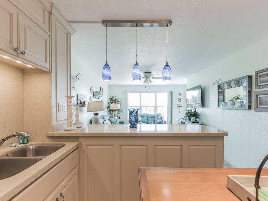 Condo, 1 Bedroom | Private kitchen | Fridge, microwave, oven, coffee/tea maker