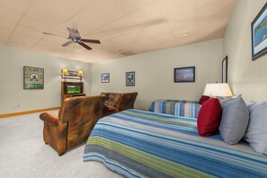 3 bedrooms, in-room safe, iron/ironing board, WiFi