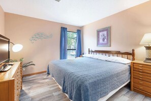 1 bedroom, desk, iron/ironing board, WiFi