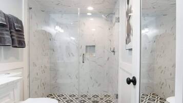Shower, hair dryer, towels, shampoo
