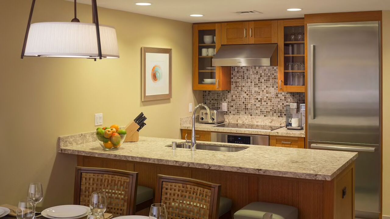 Ocean front, high floor 2 BR unit at Hyatt Residence Club Ka'anapali Beach - Photo 4