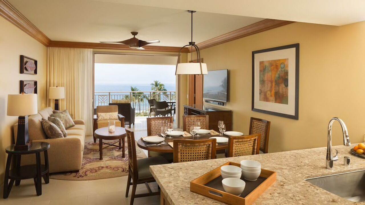 Ocean front, high floor 2 BR unit at Hyatt Residence Club Ka'anapali Beach - Photo 2