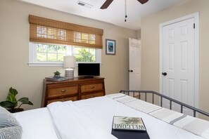 2 bedrooms, iron/ironing board, travel cot, free WiFi