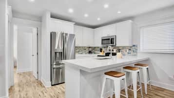 冰箱、微波炉、烤箱、炉灶